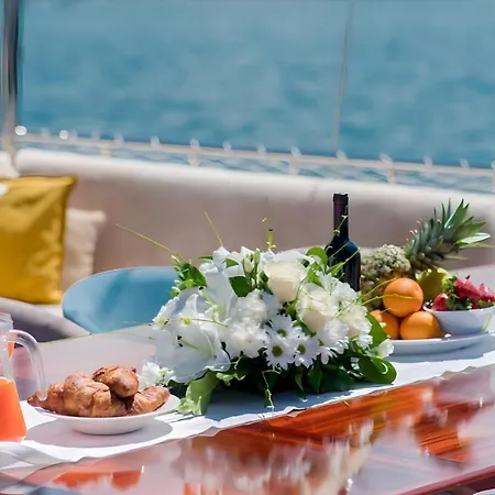 Bateau-hôtel Blue Cruise In Mediterranean Riviera
